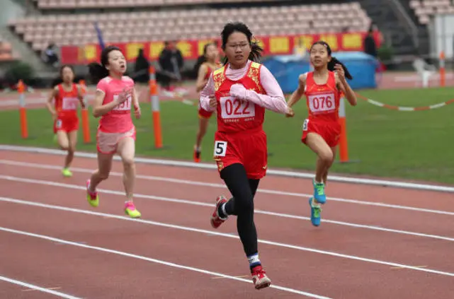 刻苦训练篮球时如何避免受伤的建议_0